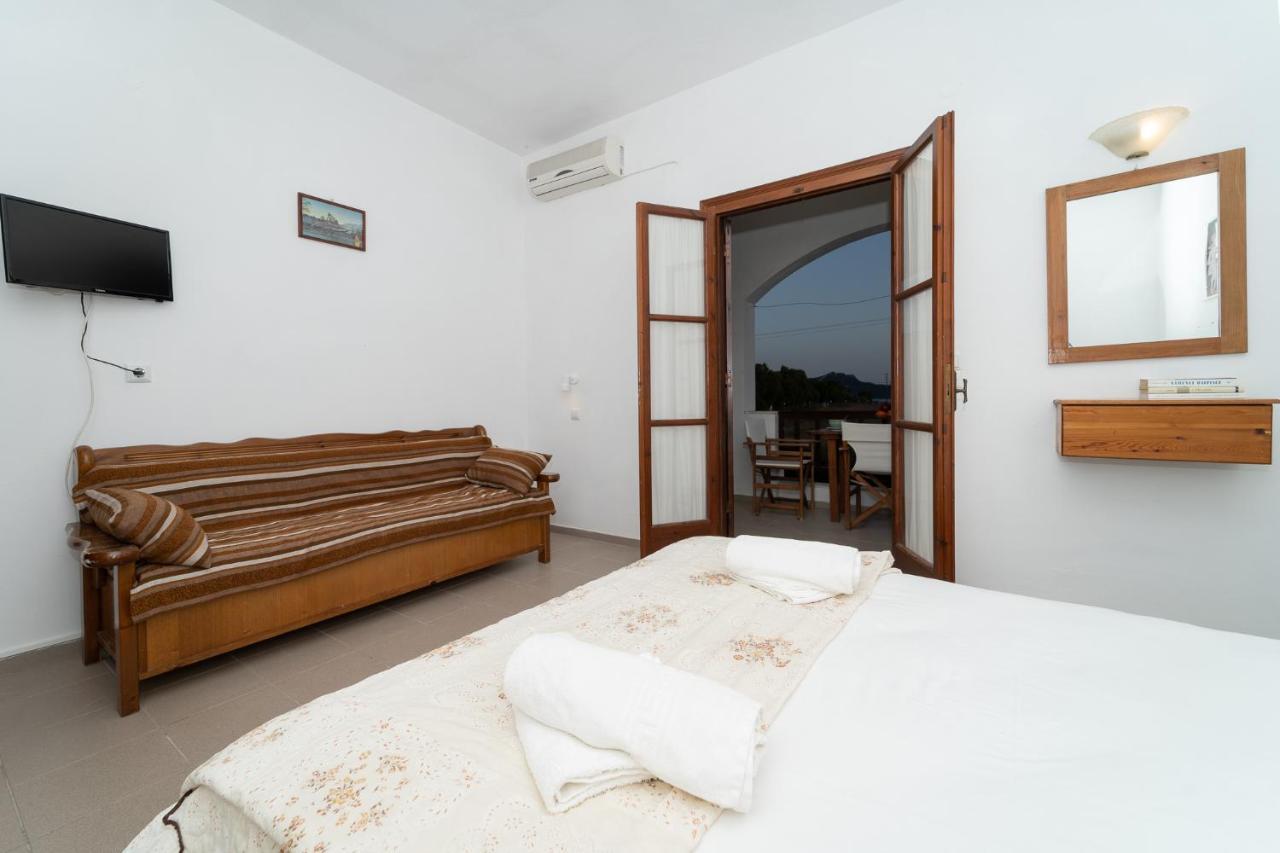 Ilias Apartments Methoni  Bagian luar foto